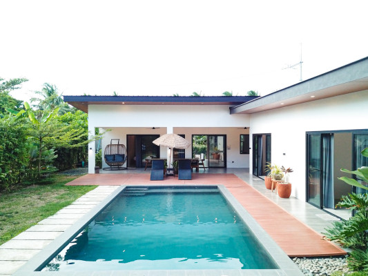 Cozy Luxury Farmhouse For Sale in Alfonso, Cavite