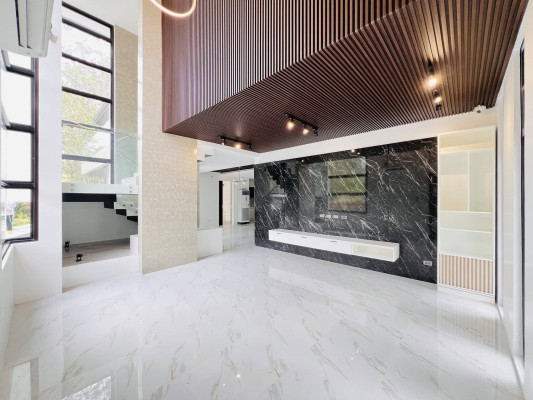 Elegant 5-Bedroom House and Lot for Sale