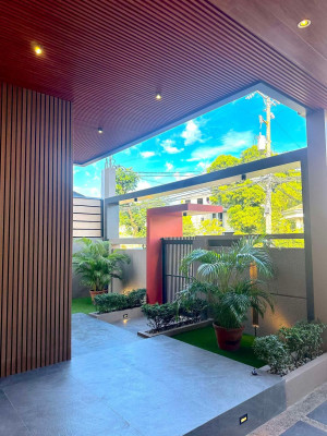 Secure this Prime Brand-New Home in Las Piñas Royale Estate