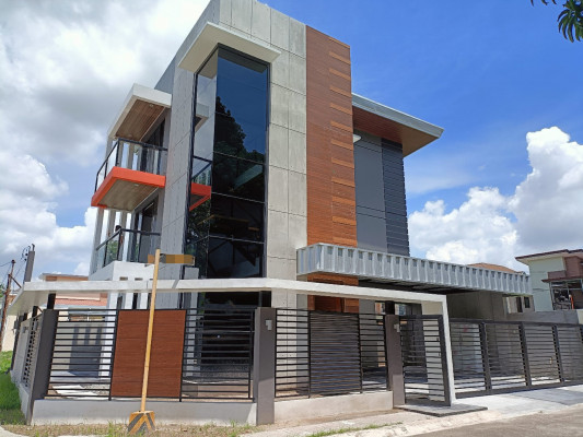 Remarkable Modern 3 Storey Industrial House for Sale in Sn. Fernando Pampanga