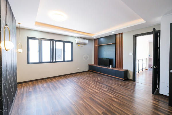Sneak in this Brand-New 5-Bedroom Home in BF Homes