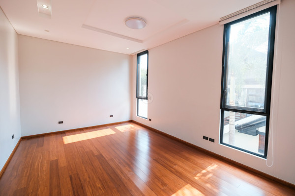 Astonishing 5-Bedroom House and Lot