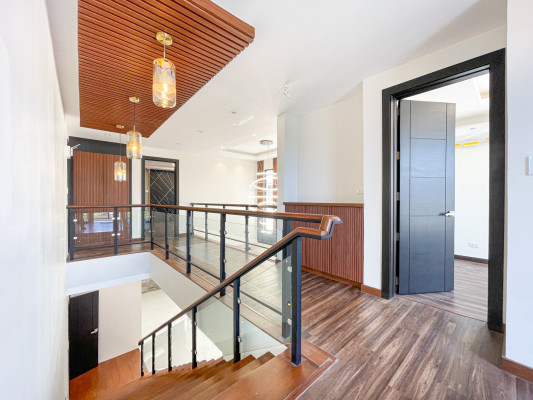 Splendid Modern Smart Home For Sale i