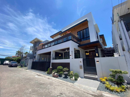 Sneak in this Brand-New 5-Bedroom Home in BF Homes