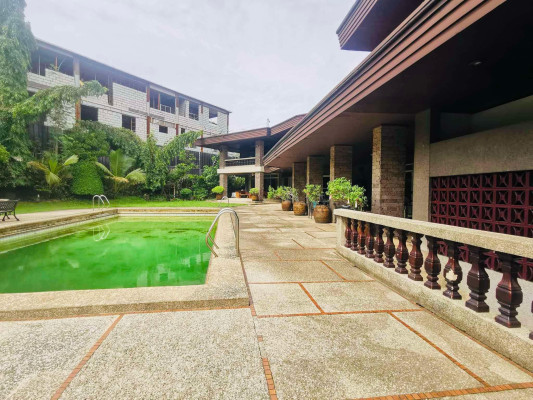 Vintage 6-Bedroom House and Lot for Sale