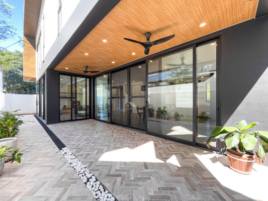 Classy Modern Contemporary House and Lot For Sale in Lindenwood Residences,