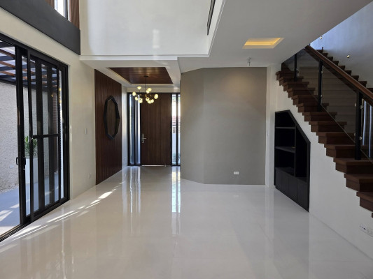 Snatch this Brand-New 5-Bedroom House in BF Homes,