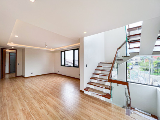 Sophisticated Modern Contemporary Home in Filinvest East