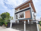 Sophisticated Modern Home with Mountain and City View For Sale