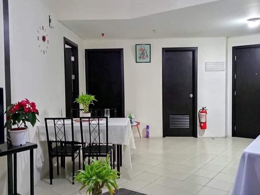 Pioneer Woodlands - EDSA & Pioneer St, Mandaluyong