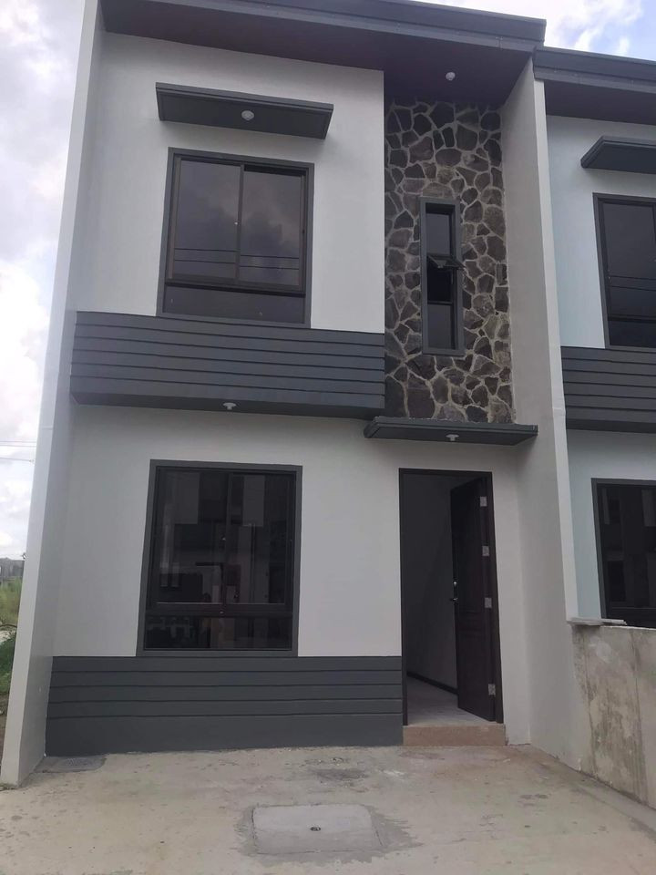 2 Beds 1 Bath Townhouse