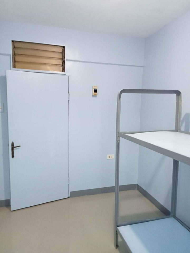1 Bed 2 Baths Room only