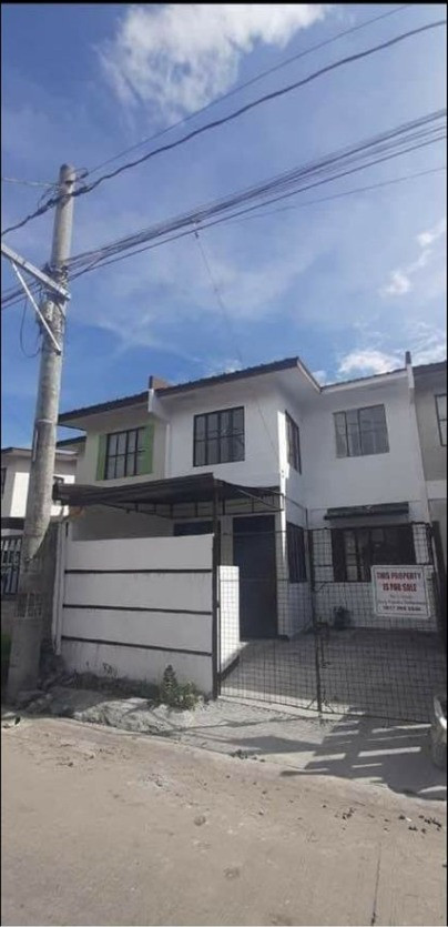 3 Beds 1 Bath Townhouse