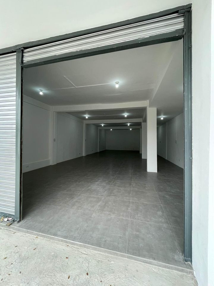 Commercial Space for Rent / Lease with Parking