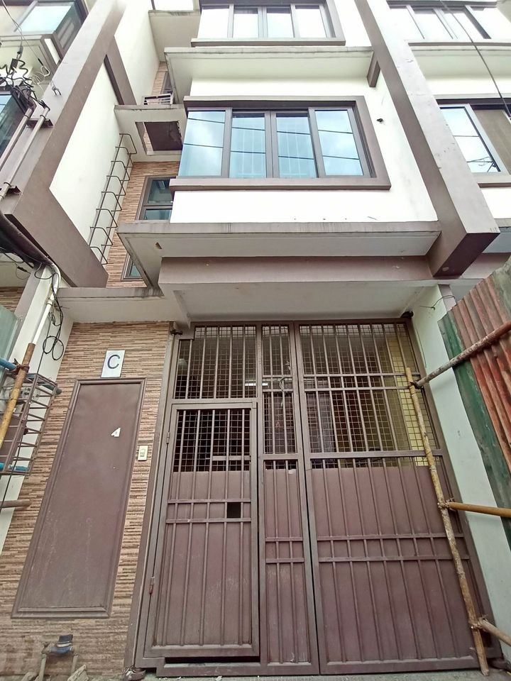 2 Beds 3 Baths Townhouse