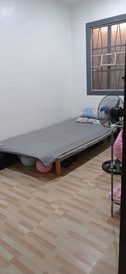 Lady bed space for rent