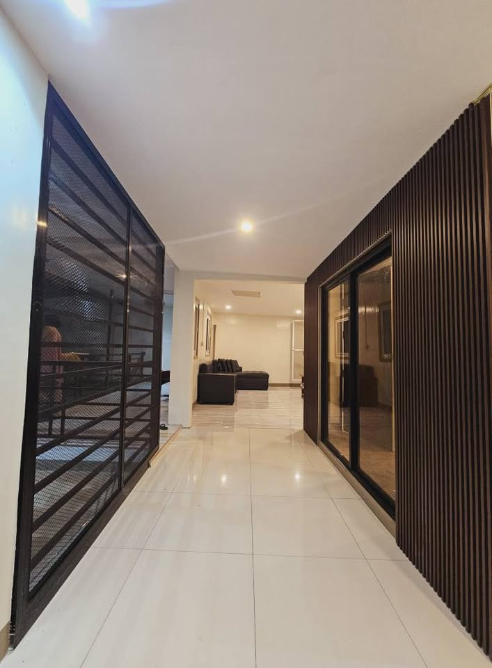 Gallery 4