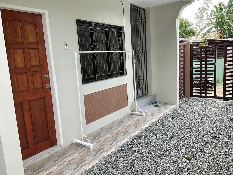 One-bedroom apartment complete with basic amenities