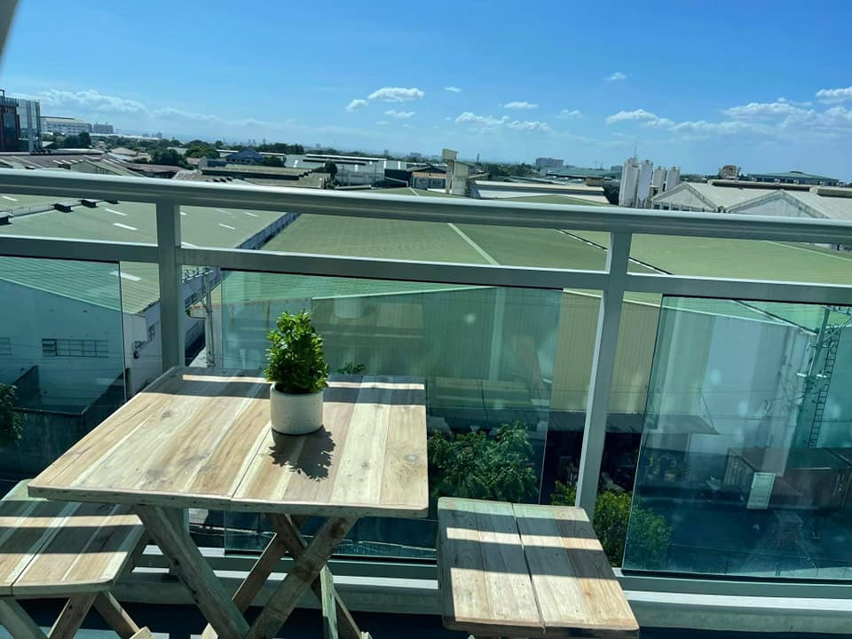FOR RENT AT AZURE PARANAQUE