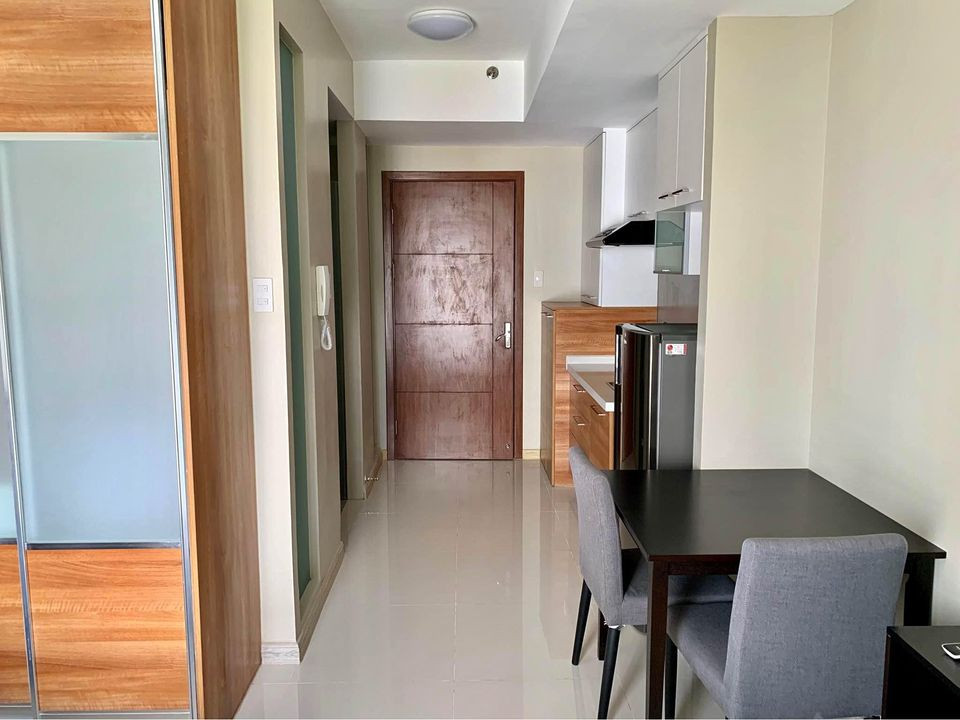 FOR RENT: CONDO UNIT (fully-furnished)