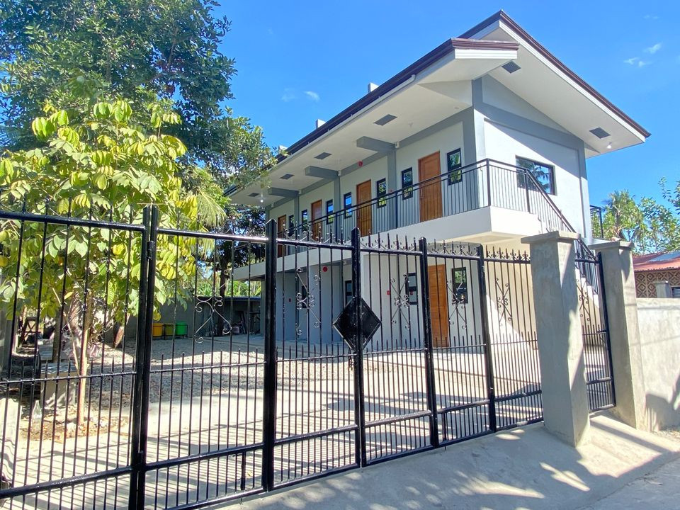 8 Beds 8 Baths Room only