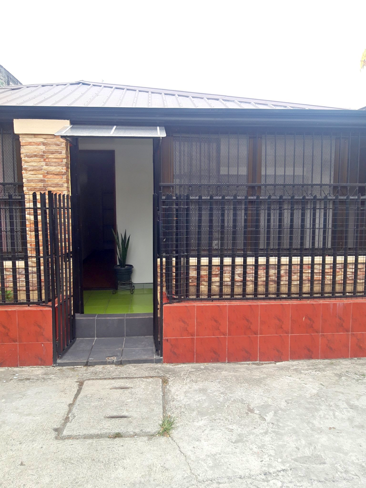 3 Beds 3 Baths House