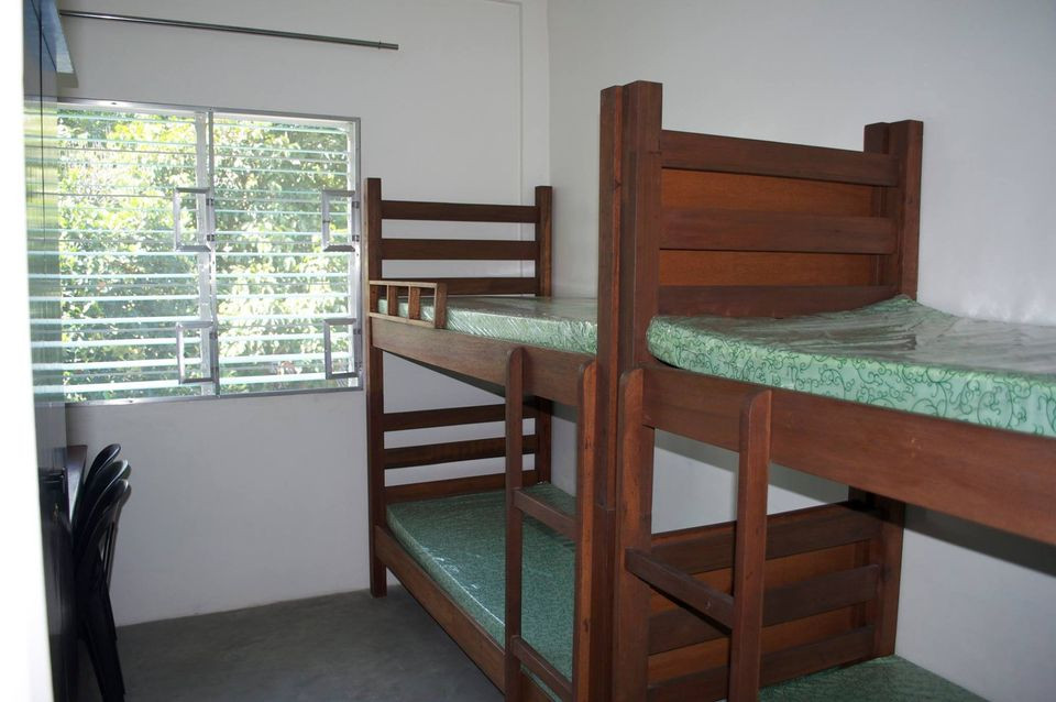 8 beds 2 baths Room only