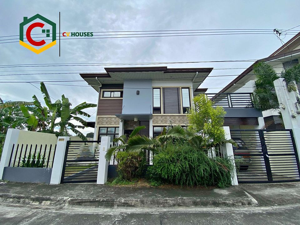 4 Beds 3 Baths House