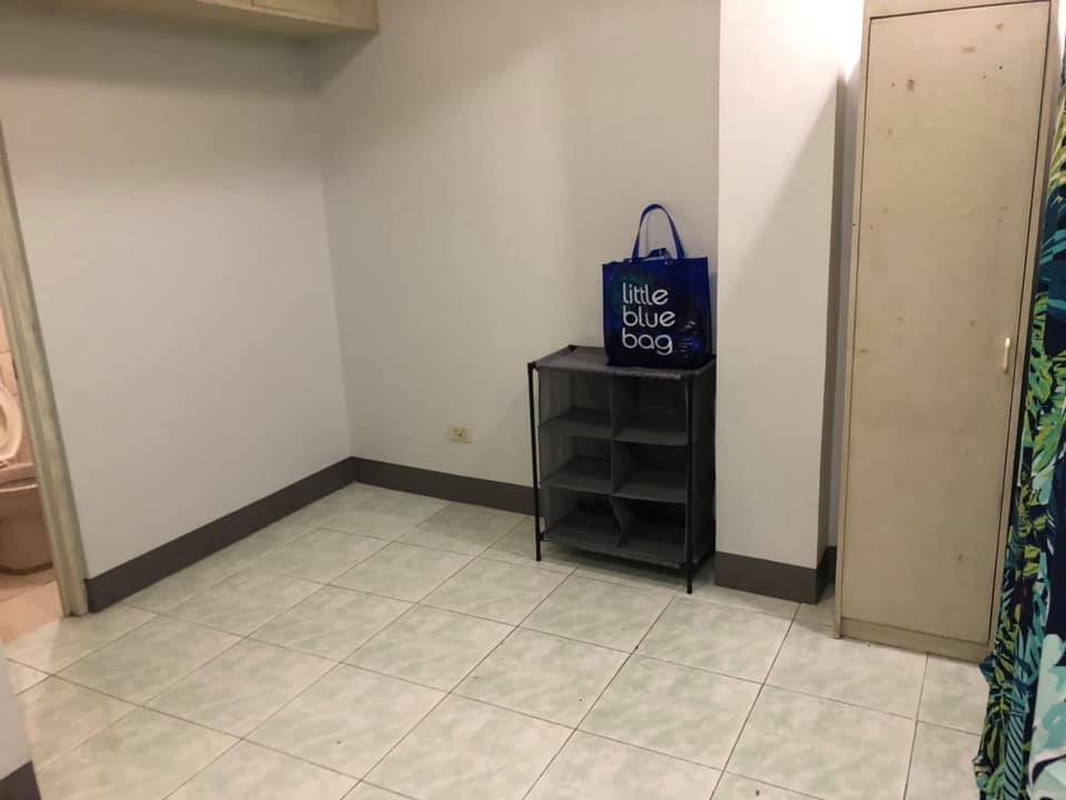 Studio unit with aircon - Makati City