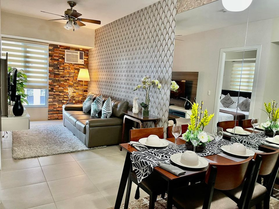 ✨Condo Unit for Lease in front of Uptown Mall BGC✨