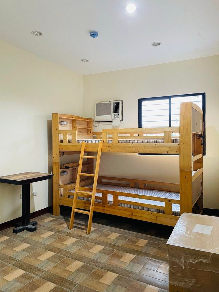 20 Beds 20 Baths Room only