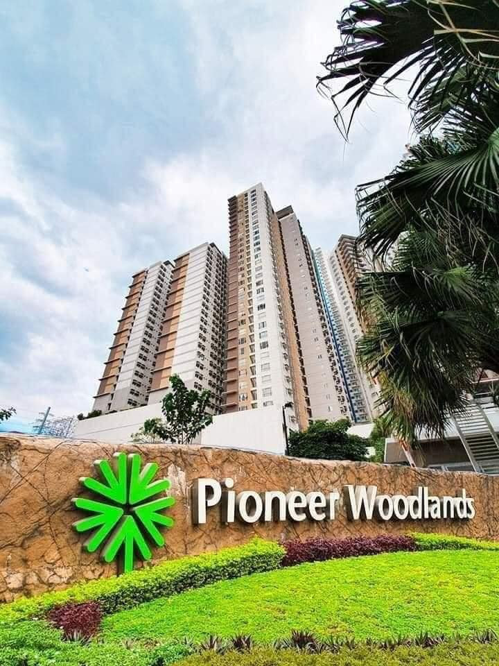 RUSH RFO RENT TO OWN 2BR 40 sqm in MANDALUYONG near SM MEGAMALL 25K MONTHLY