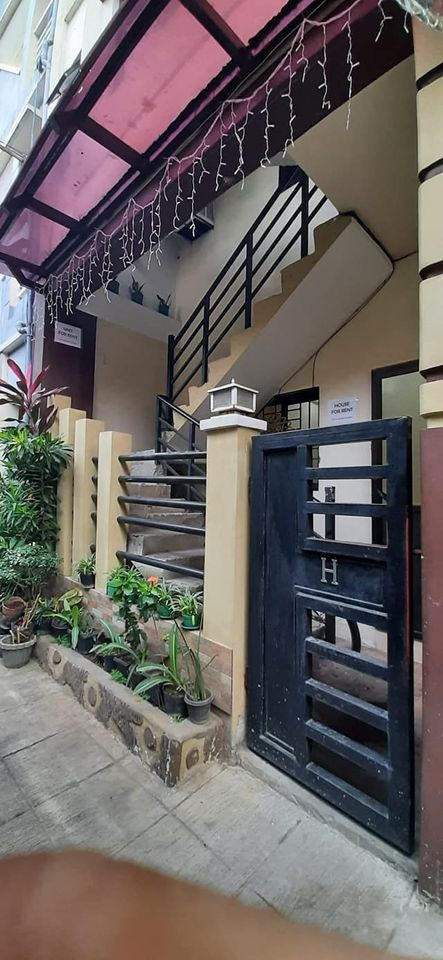 Apartment Unit with 1 Bedroom, Kitchen, and Toilet