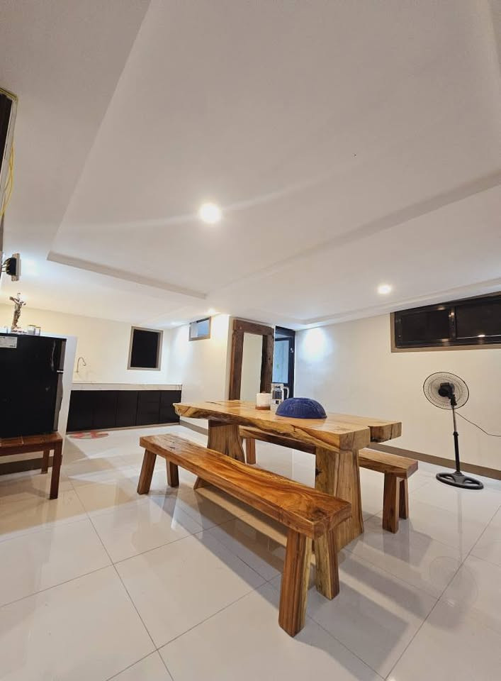 Newly-Builtin full house with garage