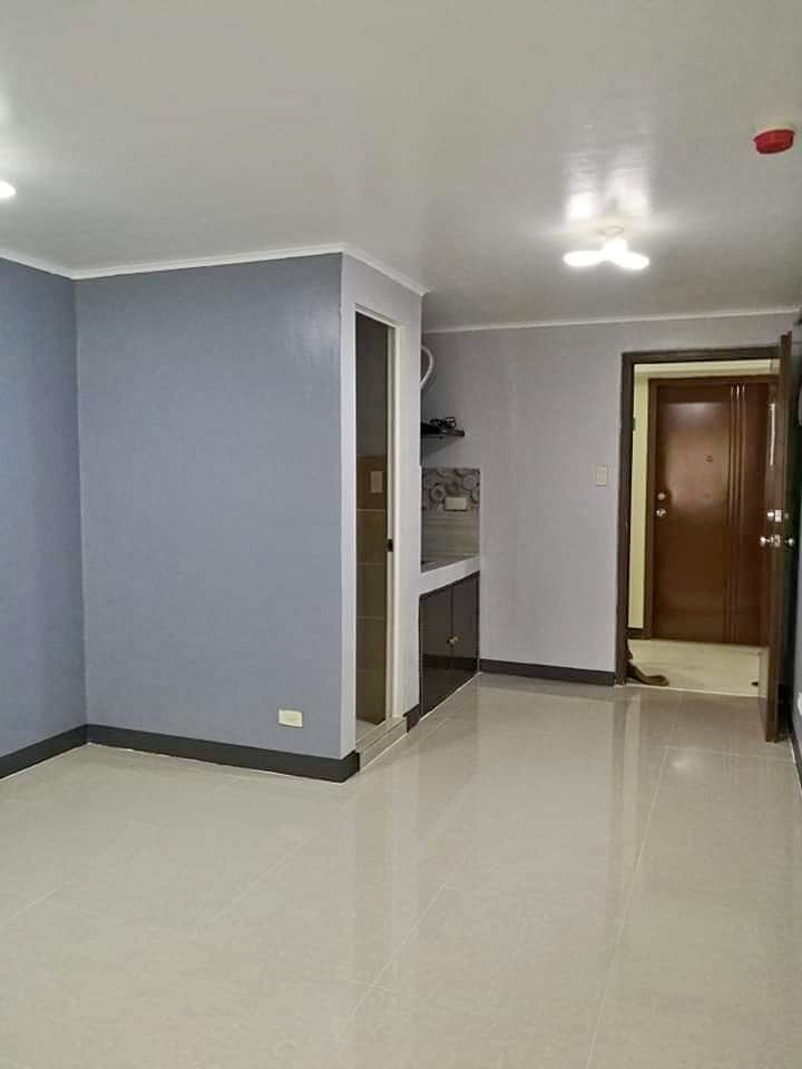 Studio Unit at UNIPLACE with aircon