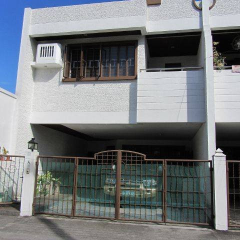 4 Beds 3 Baths Townhouse