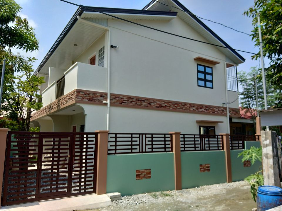 One bedroom studio-type apartment