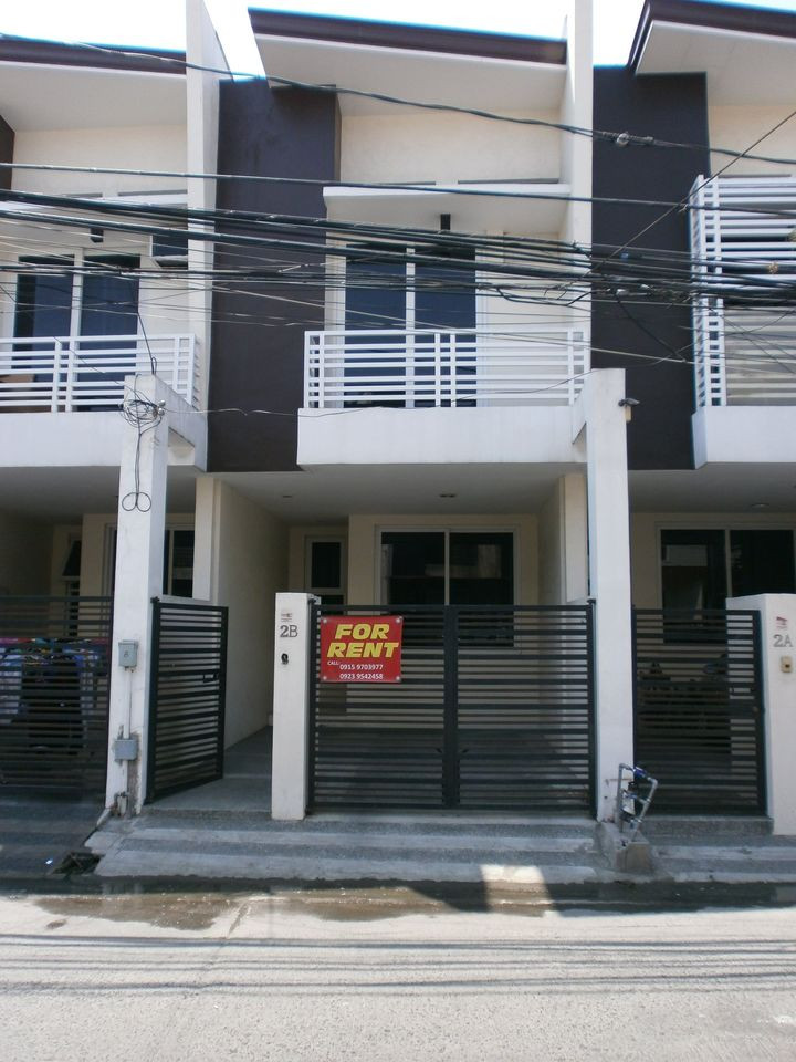 3 Beds 2 Baths Townhouse