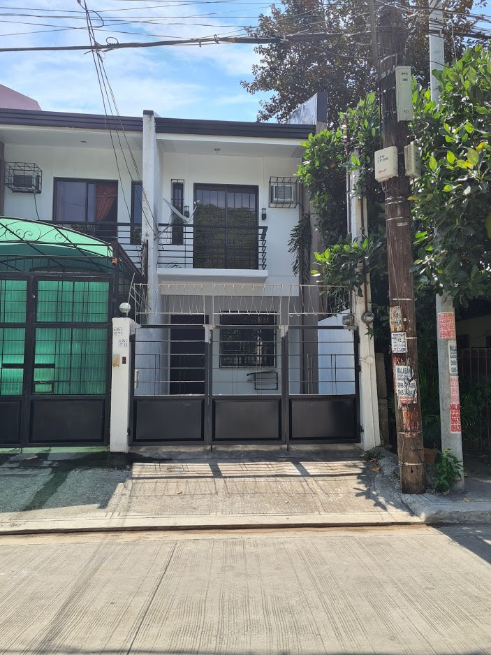 3 Beds 2 Baths Townhouse