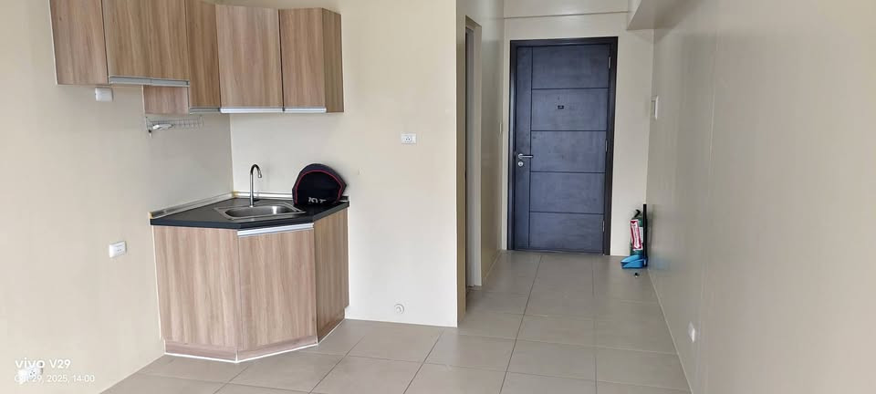 STUDIO FOR RENT BARE WITH AIRCON