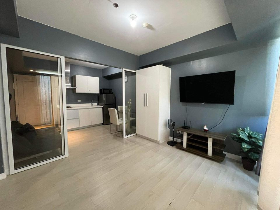 1BR for lease @ azure paranaque