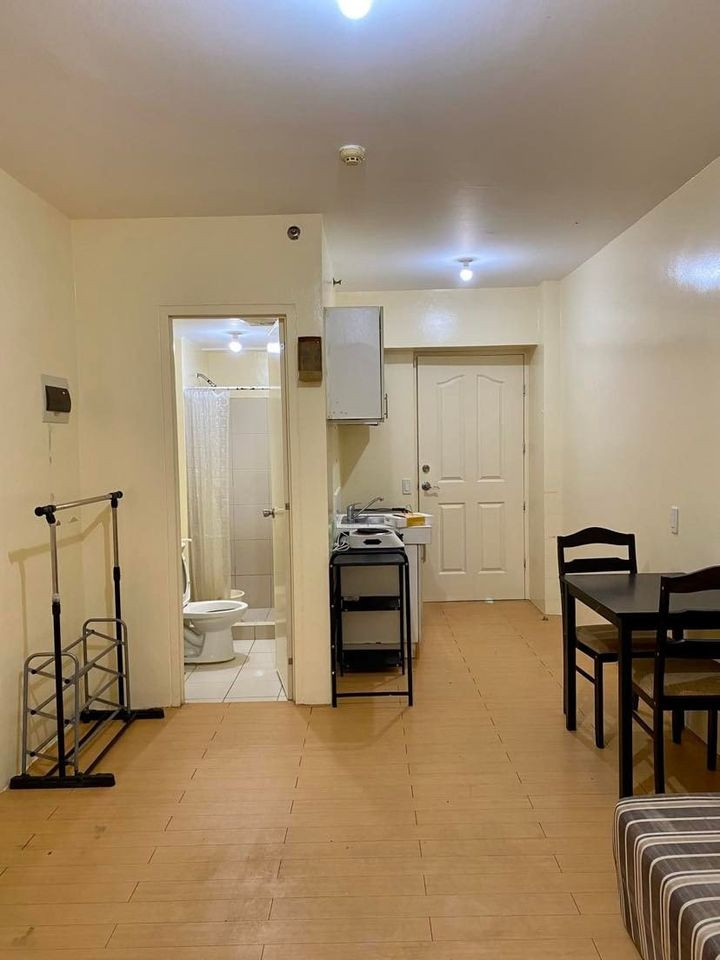 1 bed 1 bath Room only