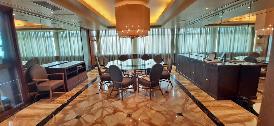 Penthouse 4BR in One Roxas Triangle