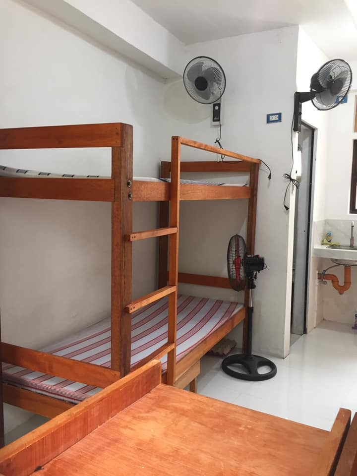 Female Bedspacer in Sgt. F. Santos, Mandaluyong, Metro Manila