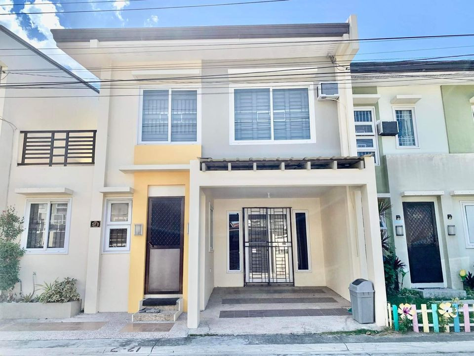 3 Beds 2 Baths Townhouse
