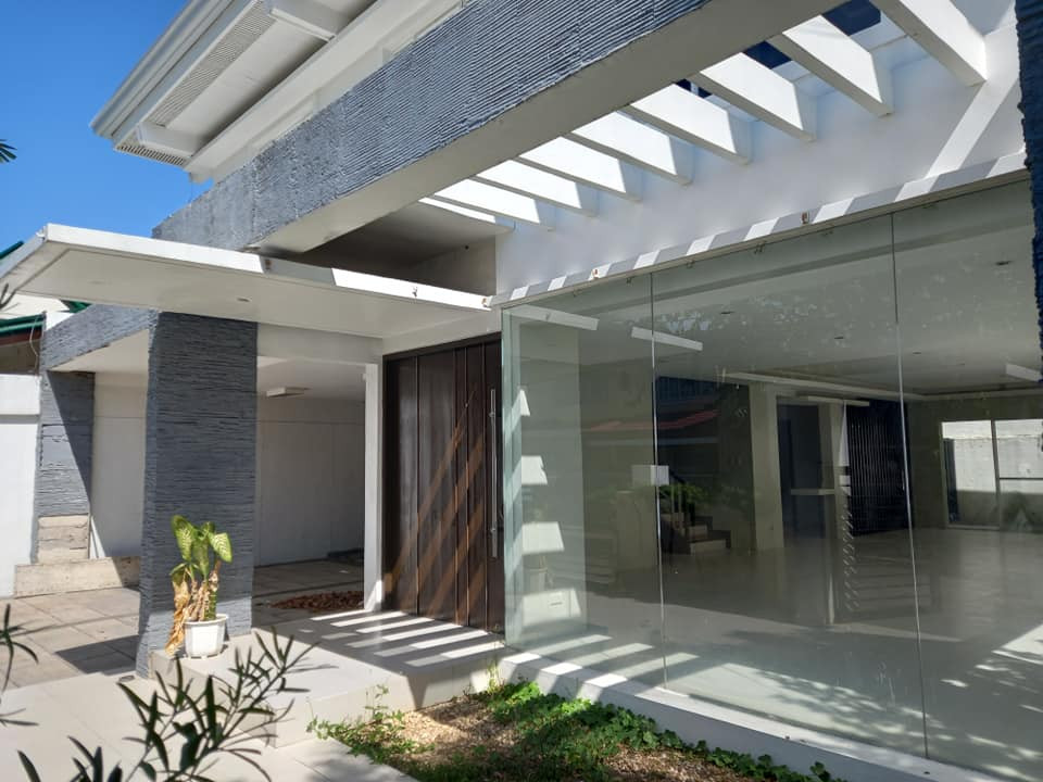 TWO STOREY MODERN HOUSE FOR RENT IN TAHANAN VILLAGE