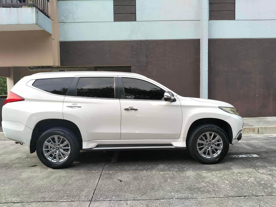 CAR FOR RENT SELF DRIVE WITH DRIVER 1,100 ADAY MINIMUM 30DAYS