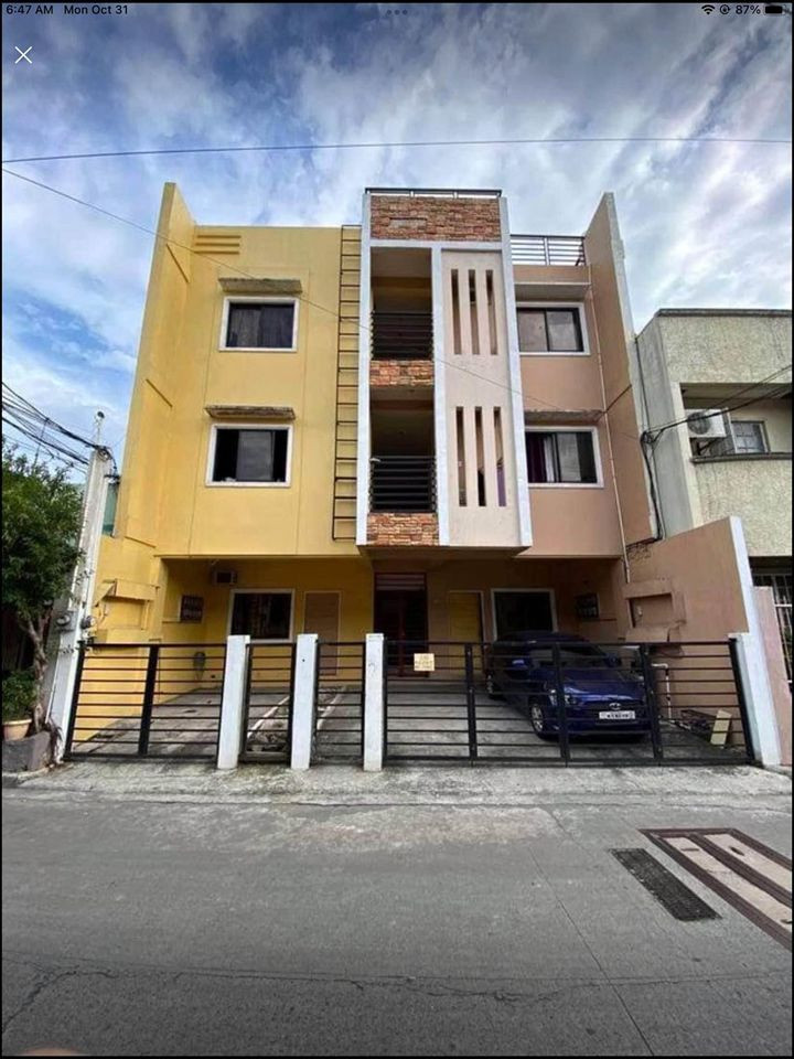 Fully Furnished Penthouse one bedroom apartment near Eastwood