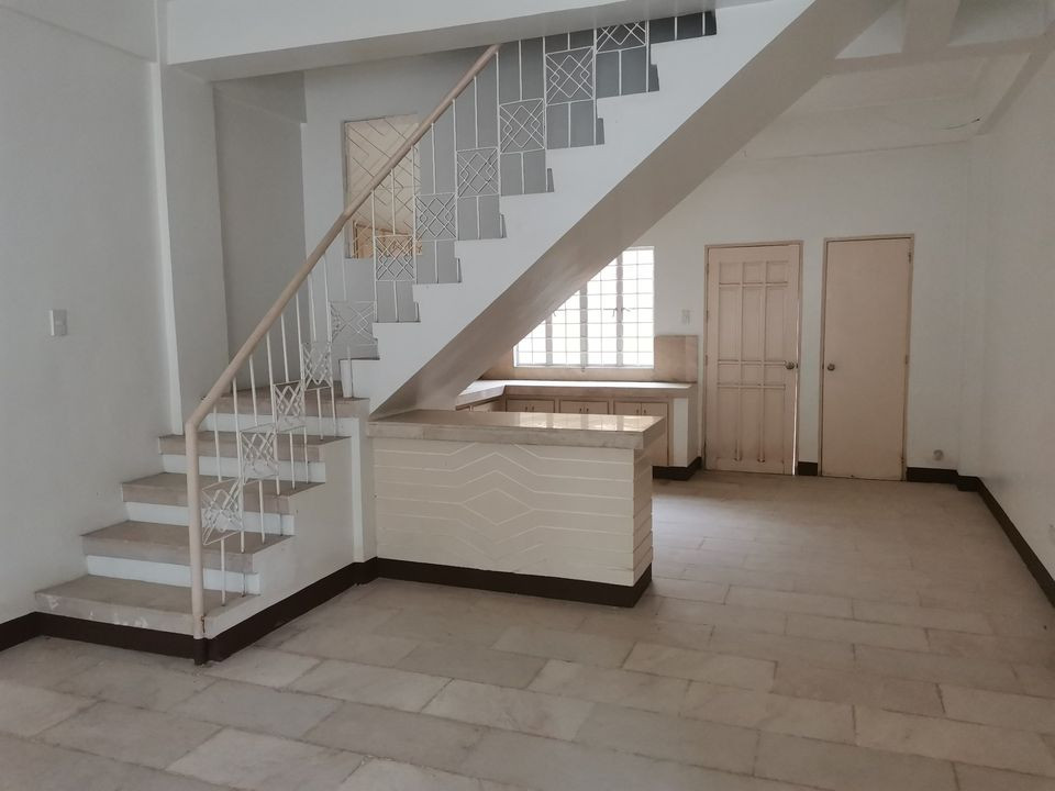 3 Beds 2 Baths Apartment/condo