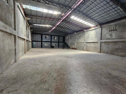 Brandnew semi commercial warehouse 300 SQM